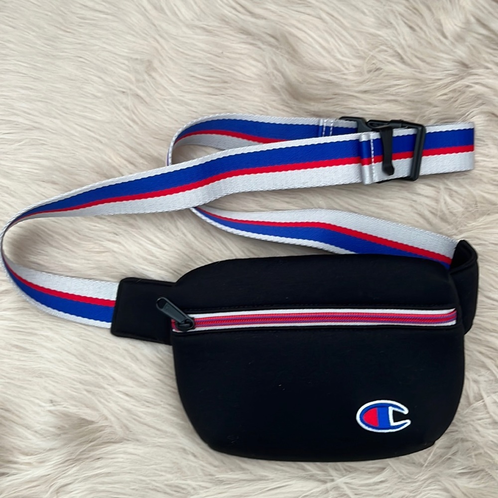 Champion multipurpose belt bag with adjustable strap and buckle - Picture 1 of 4